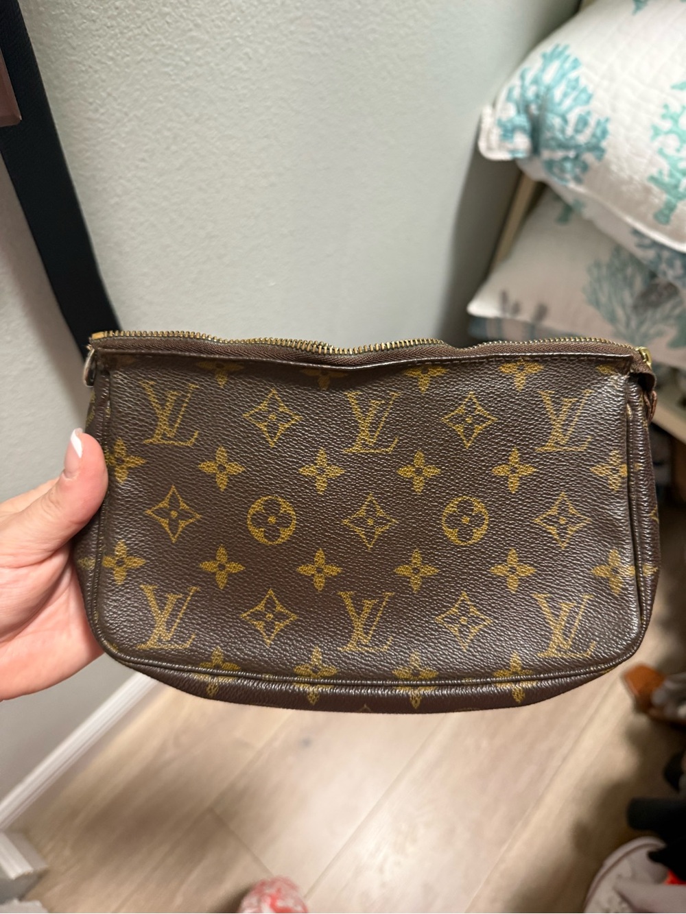 Louis Vuitton Brown Monogram Pochette with Gold Chain - Picture 3 of 12